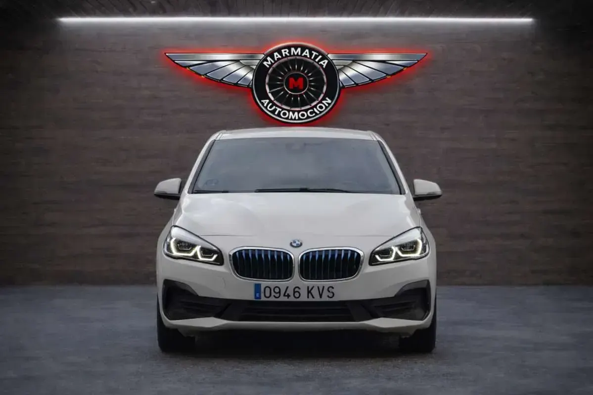 Usado BMW 225 Active Tourer iPerformance 224 CV (164 kW) 2019 Blanco Monovolumen