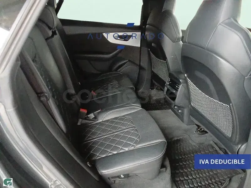 Usado Audi Q8 Ambiente 231 CV (169 kW) 2022 Gris / plata SUV