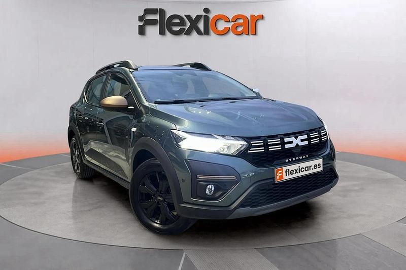 Usado Dacia Sandero Expression 101 CV (74 kW) 2025 Verde Berlina