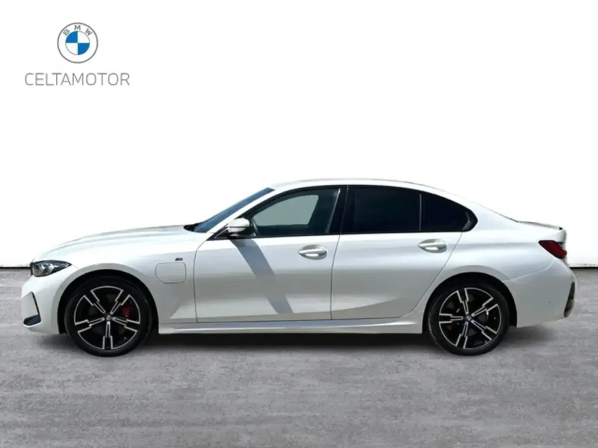Usado BMW 330e Comfort Edition 292 CV (214 kW) 2025 Blanco Berlina