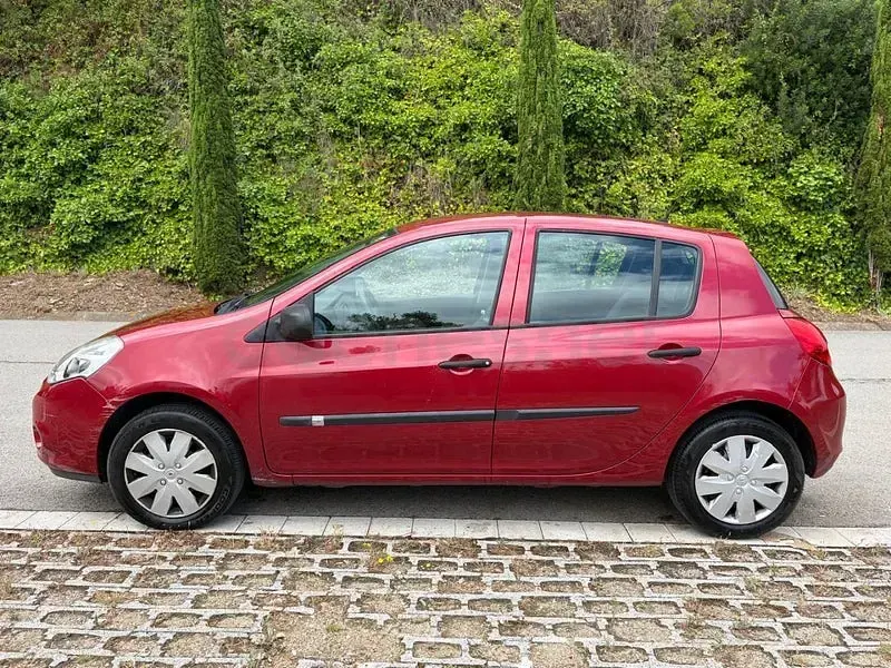 Usado Renault Clio II Authentique 75 CV (55 kW) 2011 Granate Berlina