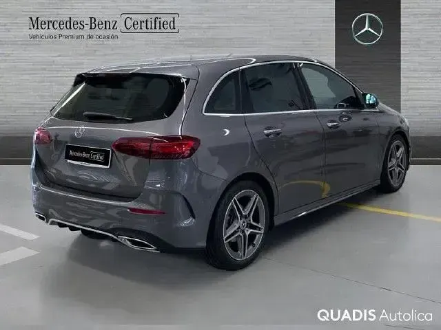 Usado Mercedes B200 150 CV (110 kW) 2025 Gris montaña Monovolumen