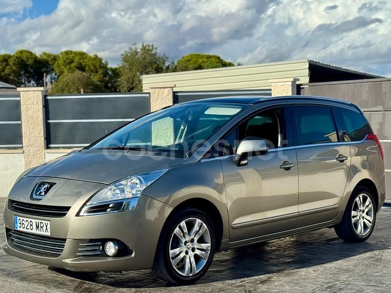 Beige Usado 2010 Peugeot 5008 Premium Monovolumen | 6999 € (Precio justo) - Imagen 1/4