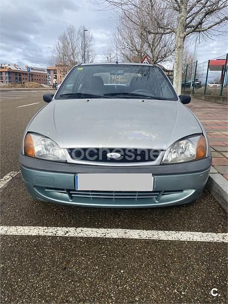 Gris / plata Usado 2001 Ford Fiesta Trend Berlina | 1500 € - Imagen 1/4