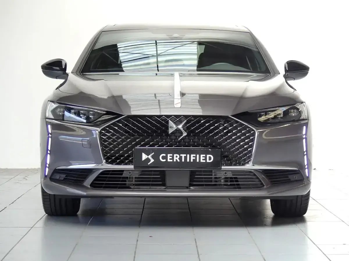 Usado DS Automobiles DS9 Performance Line Plus 250 CV (183 kW) 2023 Gris Berlina