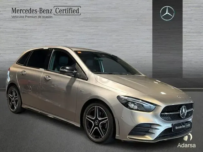 Usado Mercedes B200 AMG line 150 CV (110 kW) 2021 Plata mojave Utilitario