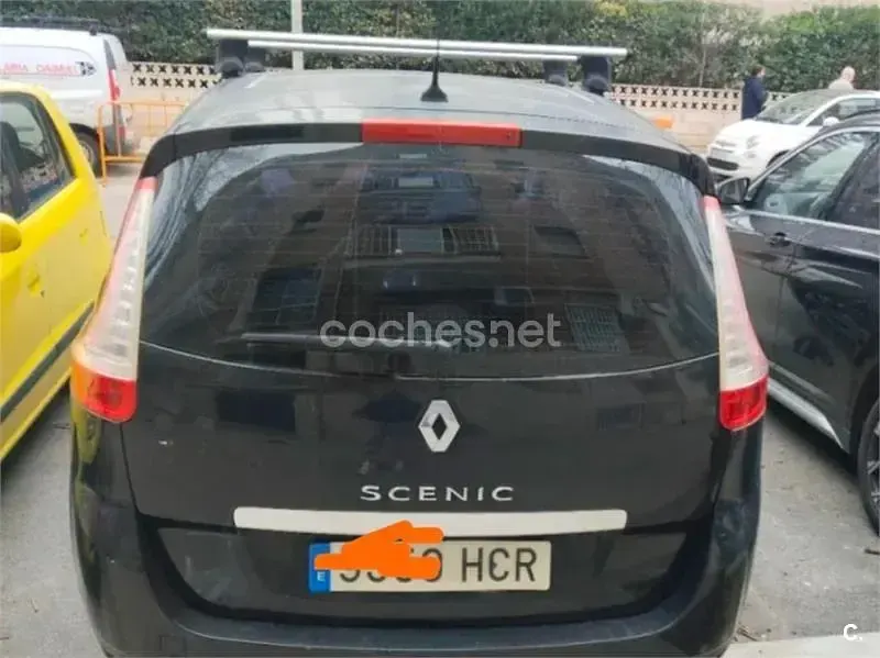 Usado Renault Scenic E-Tech Bose Edition 130 CV (95 kW) 2011 Negro Monovolumen