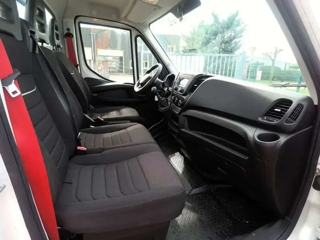 Usado Iveco Daily 160 CV (117 kW) 2023 Blanco Van
