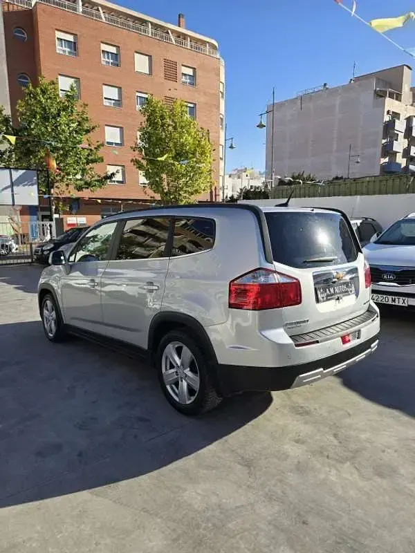Usado Chevrolet Orlando LT 163 CV (119 kW) 2013 Gris Monovolumen