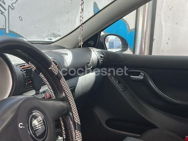 Usado Seat Leon Sport 130 CV (95 kW) 2006 Rojo Utilitario