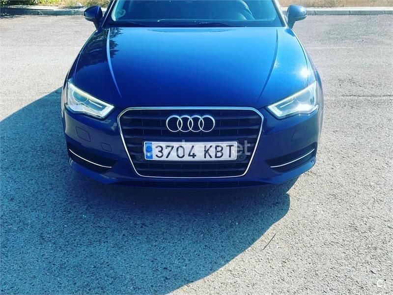 Usado Audi A3 Attraction 150 CV (110 kW) 2014 Azul Berlina