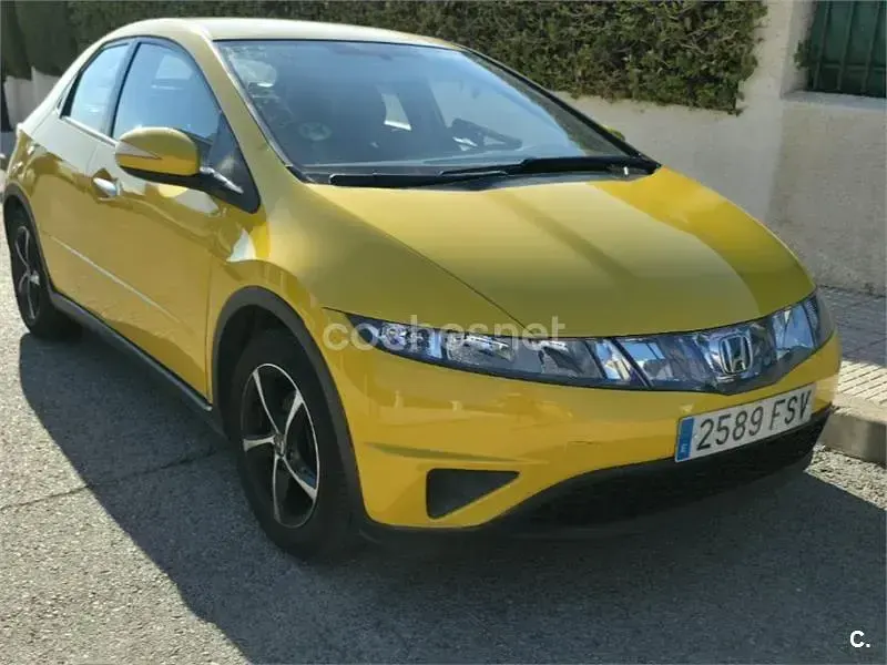 Usado Honda Civic Comfort 83 CV (61 kW) 2007 Amarillo Berlina