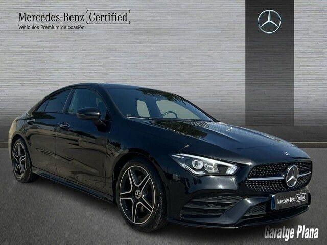 Usado Mercedes CLA200 163 CV (119 kW) 2023 Negro cosmos