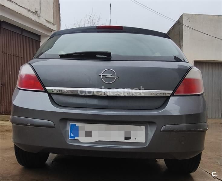 Usado Opel Astra Enjoy 80 CV (58 kW) 2004 Gris / plata Berlina