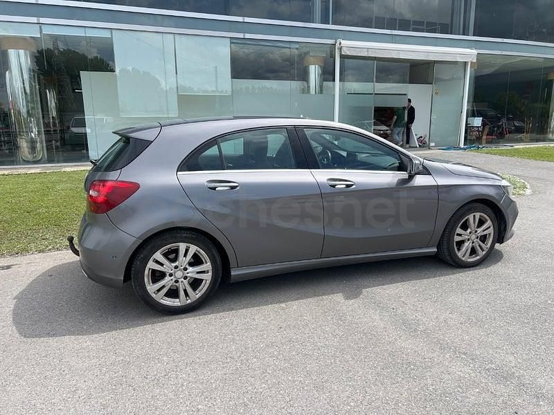 Käytetty Mercedes A200 Urban 136 HP (100 kW) 2016 Harmaa Sedan