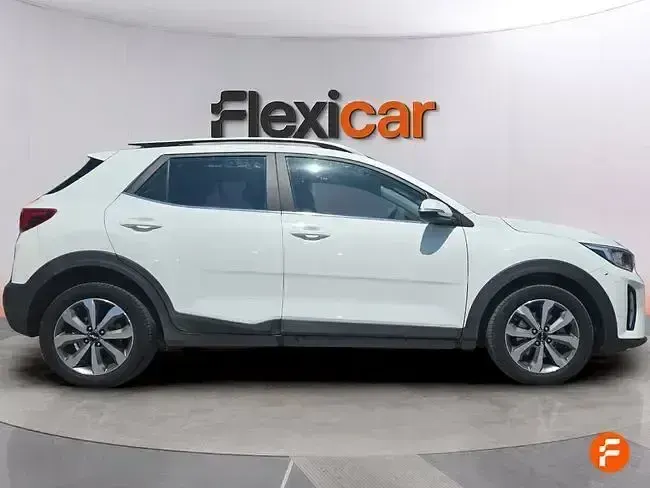 Usado Kia Stonic 100 CV (73 kW) 2022 Blanco SUV