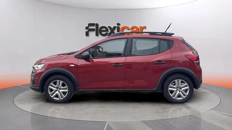 Usado Dacia Sandero Essentiel 91 CV (66 kW) 2022 Granate Berlina