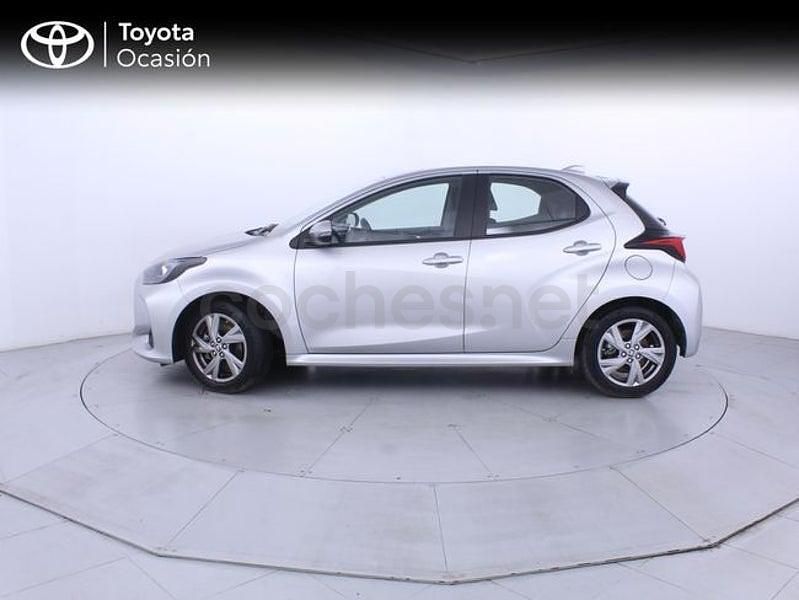 Usado Toyota Yaris Hybrid Active 116 CV (85 kW) 2025 Gris / plata Berlina