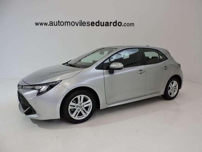 Usado Toyota Corolla 140 CV (102 kW) 2023 Plateado Berlina