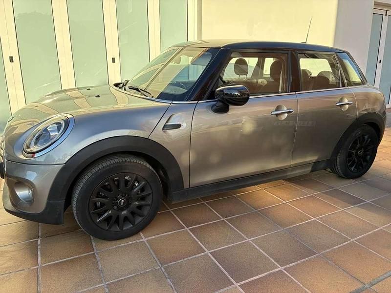 Usado Mini ONE 102 CV (75 kW) 2019 Gris Utilitario