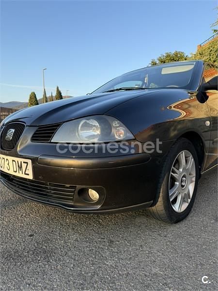 Usado Seat Ibiza Sport 75 CV (55 kW) 2005 Negro Utilitario
