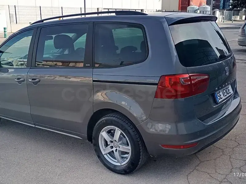 Usado Seat Alhambra 4Drive 140 CV (102 kW) 2014 Gris / plata Monovolumen