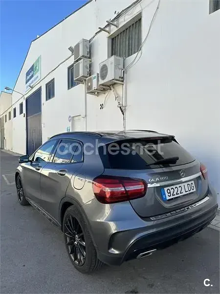 Usado Mercedes GLA180 122 CV (89 kW) 2020 Gris / plata SUV