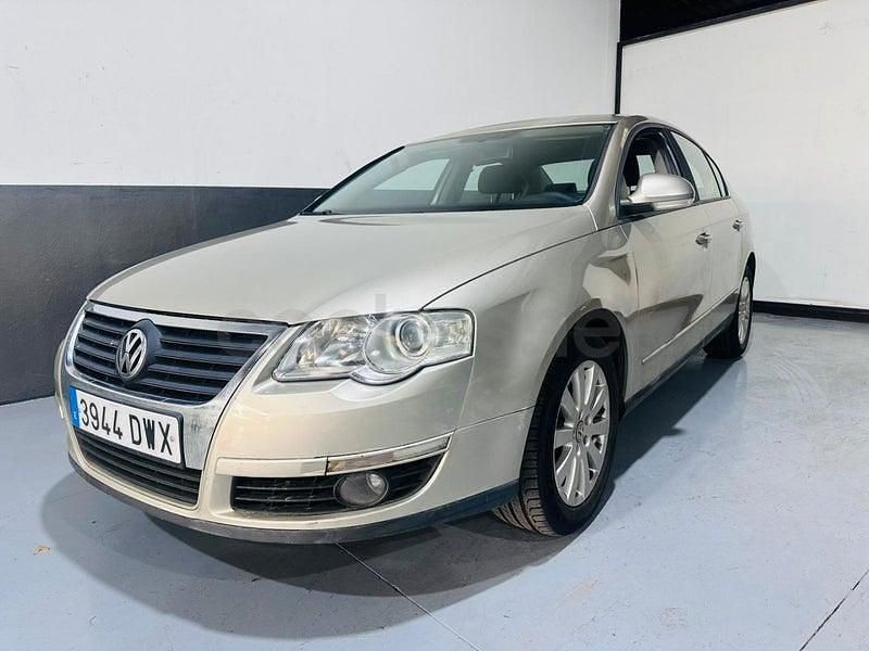 Usado VW Passat Trendline 105 CV (77 kW) 2006 Beige Familiar