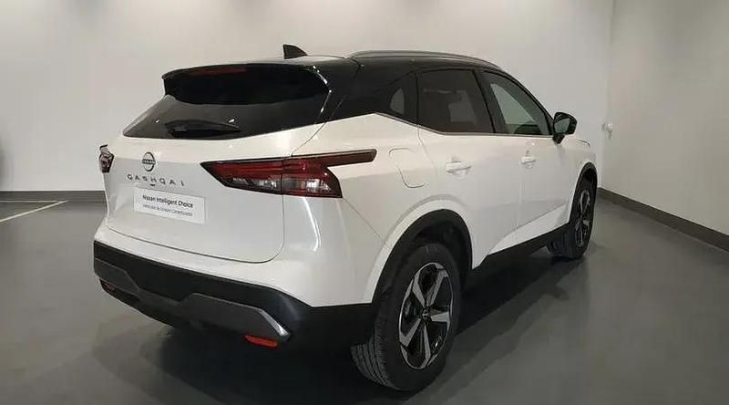 Usado Nissan Qashqai N-Connecta 140 CV (102 kW) 2023 Lunar white con techo midnight SUV