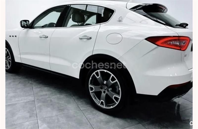 Usado Maserati Levante 275 CV (202 kW) 2020 Blanco SUV