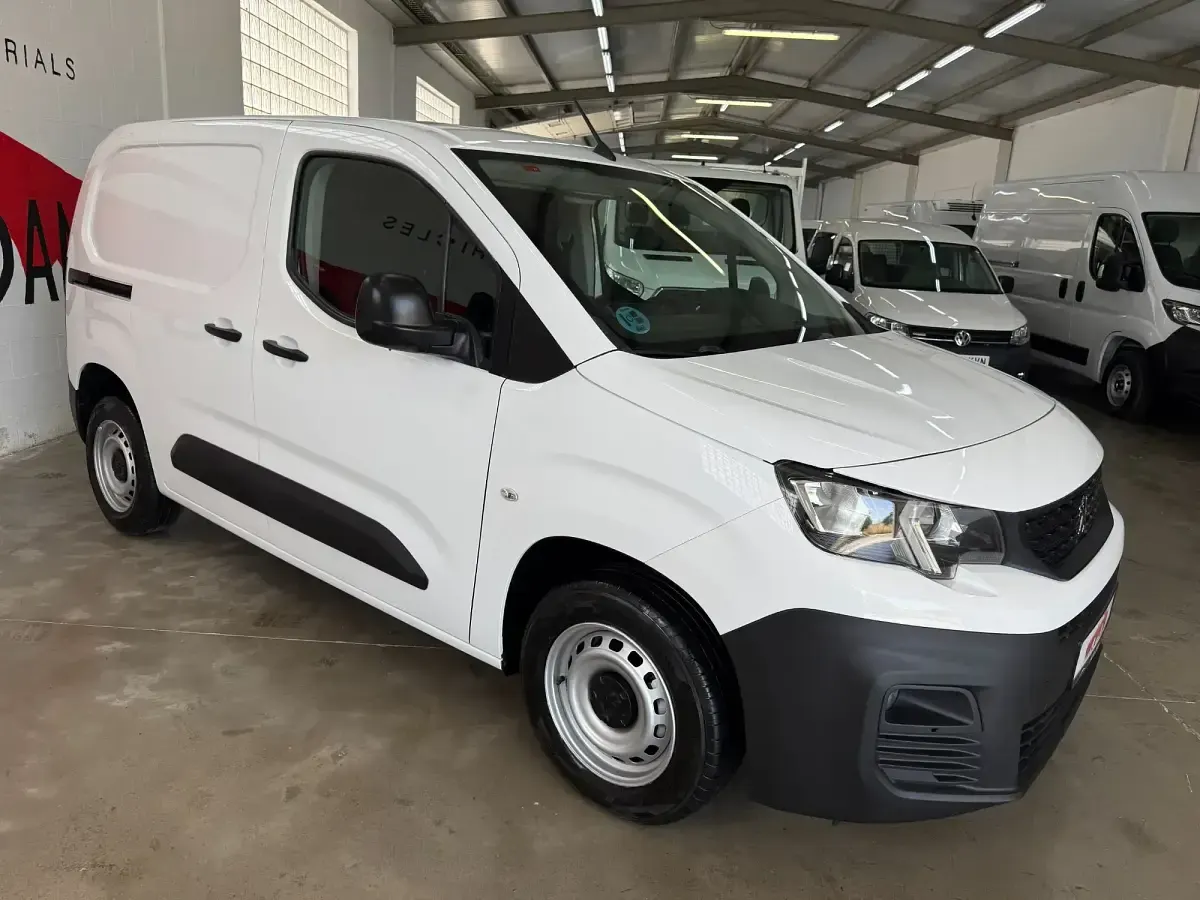 Usado Peugeot Partner S 100 CV (73 kW) 2021 Blanco Monovolumen