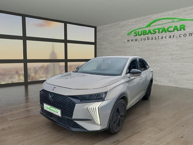 Gris Usado 2023 DS Automobiles DS7 Crossback Performance SUV | 20.413 € (Buen precio) - Imagen 1/3