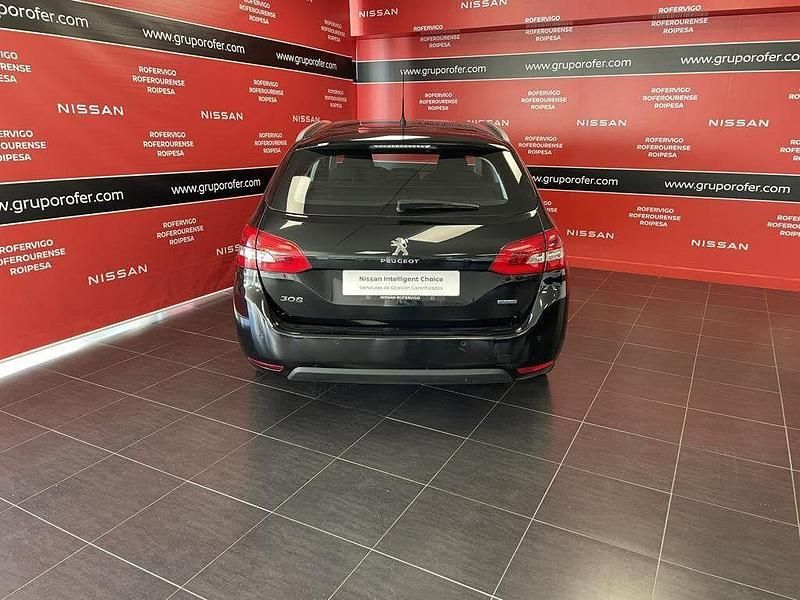 Usado Peugeot 308 SW Allure 130 CV (95 kW) 2017 Negro Familiar