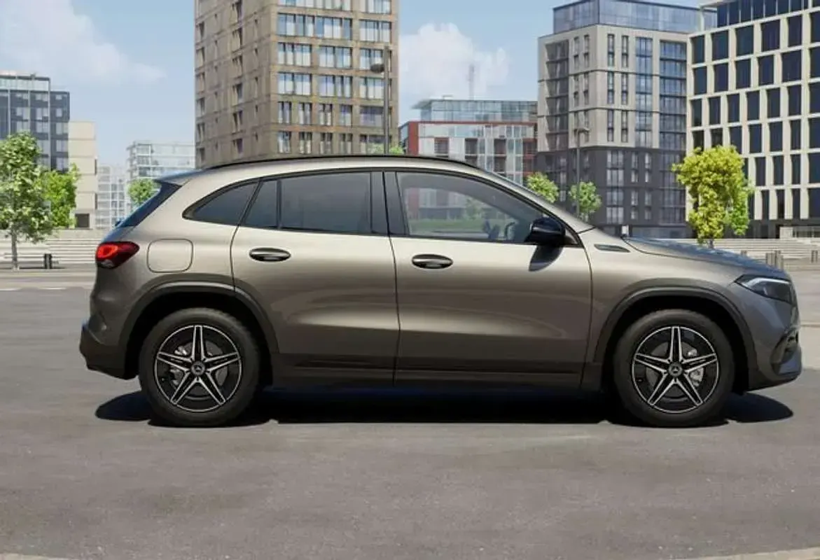 Usado Mercedes EQA250 AMG line 141 kW (192 CV) 2022 Gris SUV