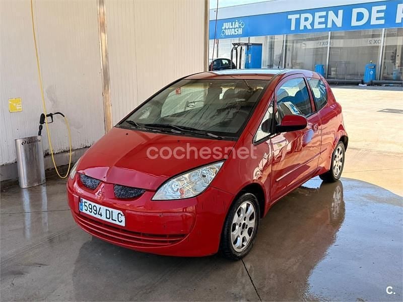 Usado Mitsubishi Colt Inform 95 CV (69 kW) 2006 Rojo Berlina