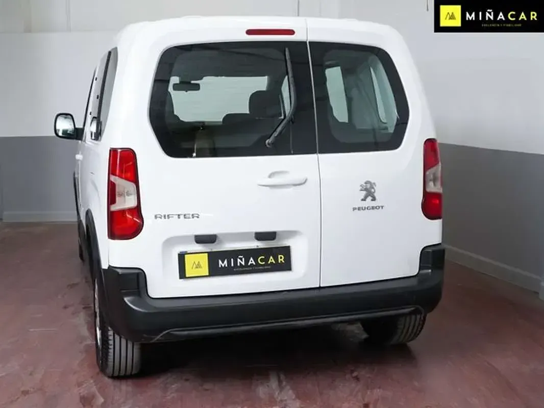 Usado Peugeot Rifter Active 102 CV (75 kW) 2021 Blanco Monovolumen