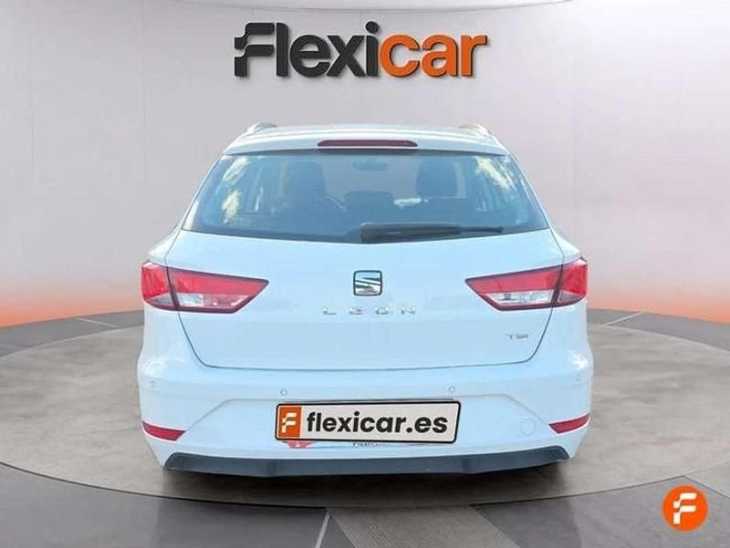 Usado Seat Leon ST Style 110 CV (80 kW) 2017 Blanco Familiar