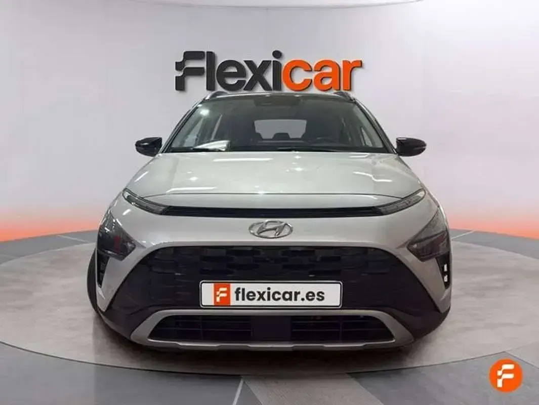 Usado Hyundai Bayon 101 CV (74 kW) 2022 Gris SUV