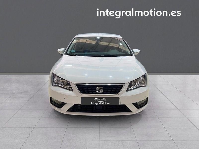 Usado Seat Leon Style 115 CV (84 kW) 2020 Blanco Familiar