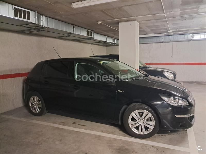 Usado Peugeot 308 Active 110 CV (80 kW) 2016 Negro Berlina
