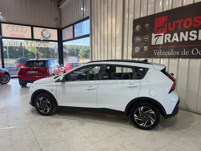 Usado Hyundai Bayon 100 CV (73 kW) 2023 Blanco SUV