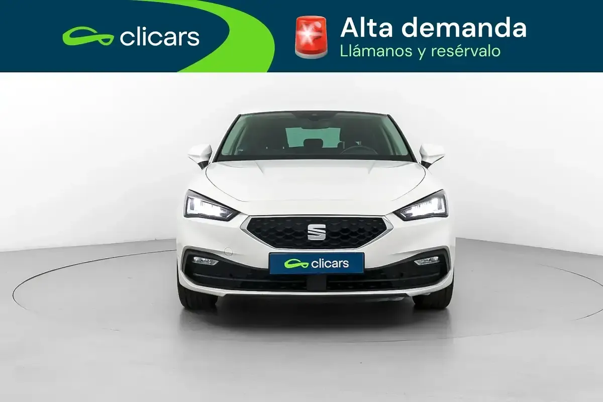 Usado Seat Leon Style 110 CV (80 kW) 2021 Blanco Berlina
