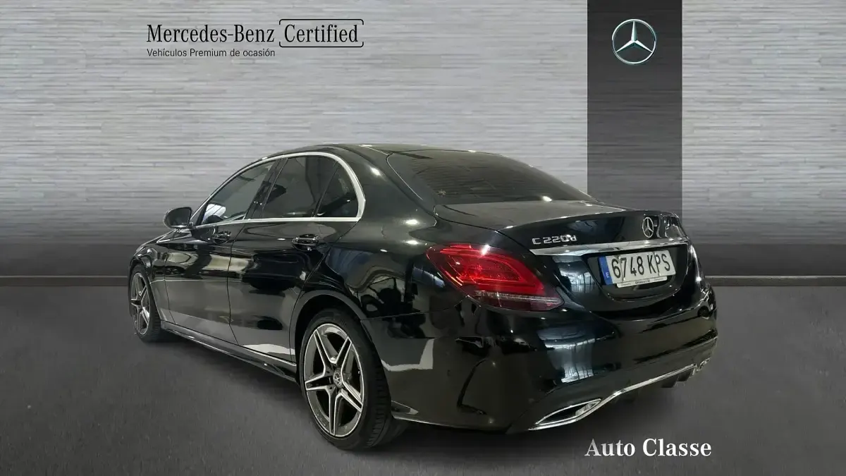Usado Mercedes C220 AMG line 194 CV (142 kW) 2018 Negro Berlina