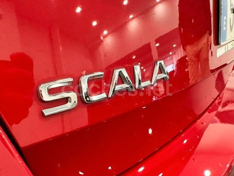 Usado Skoda Scala Active 110 CV (80 kW) 2021 Rojo Utilitario