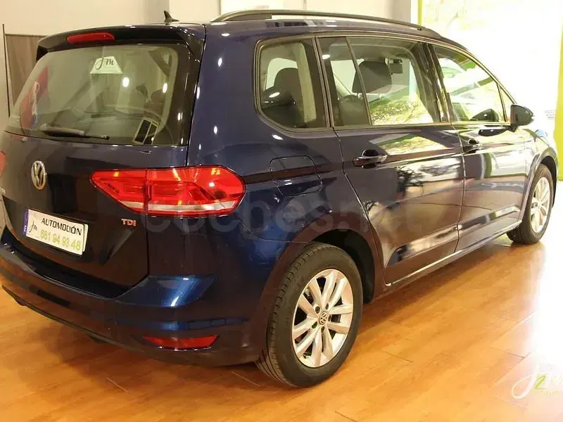 Usado VW Touran Business 115 CV (84 kW) 2017 Azul Monovolumen