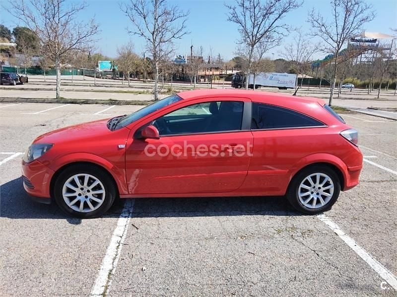 Usado Opel Astra GTC Sport 105 CV (77 kW) 2007 Rojo Berlina