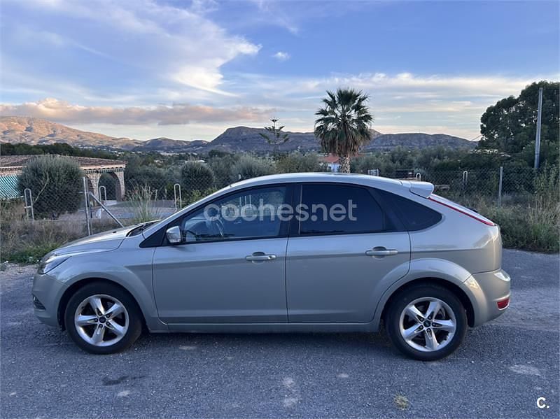 Usado Ford C-MAX Trend 90 CV (66 kW) 2007 Gris / plata Monovolumen