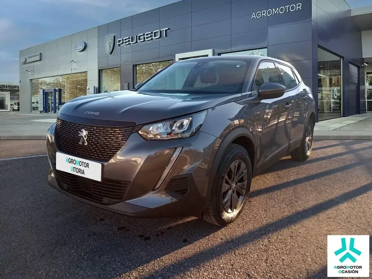 Usado Peugeot 2008 Active 101 CV (74 kW) 2022 Gris SUV