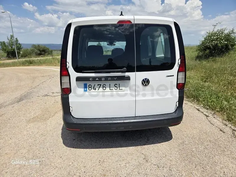 Usado VW Caddy 122 CV (89 kW) 2021 Blanco Monovolumen