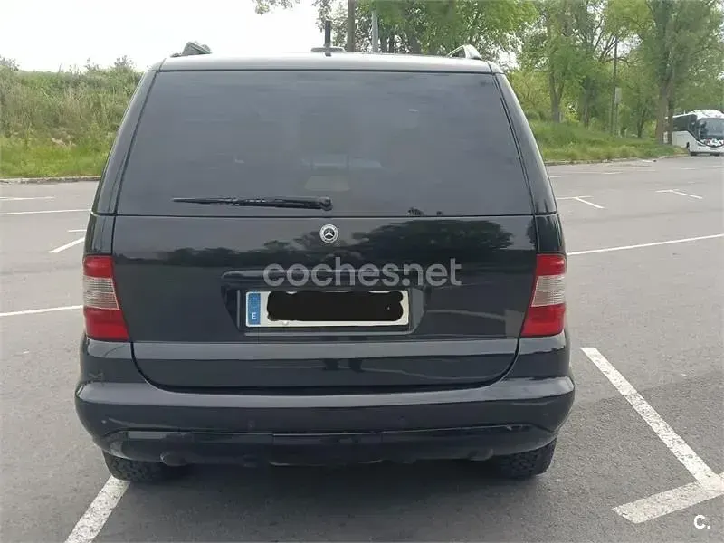 Usado Mercedes ML270 163 CV (119 kW) 2003 Negro SUV